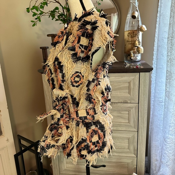 ULLA JOHNSON | Aviana Wrap Vest in Tufted Raffia - Picture 9 of 17